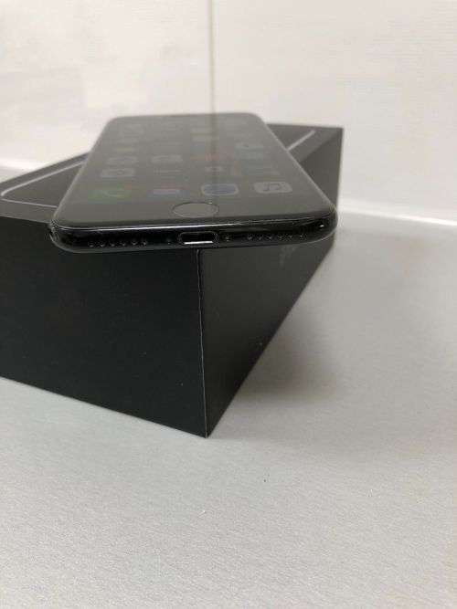 iPhone 7 Jet Black(128GB capacity) *EXCELLENT CONDITION * 9/10, comes with BOX and ALL ACCESSORIES