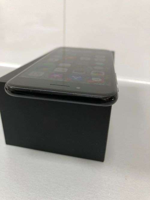 iPhone 7 Jet Black(128GB capacity) *EXCELLENT CONDITION * 9/10, comes with BOX and ALL ACCESSORIES