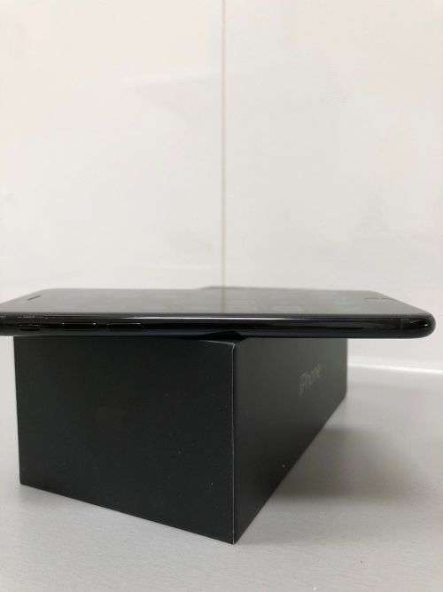 iPhone 7 Jet Black(128GB capacity) *EXCELLENT CONDITION * 9/10, comes with BOX and ALL ACCESSORIES