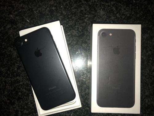 iPhone 7 Matte Black(128GB capacity) *PRESTINE CONDITION * 8/10, comes with BOX and all ACCESSORIES
