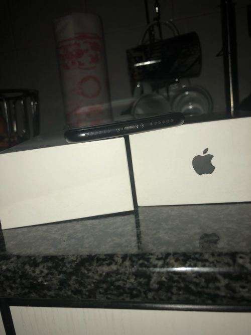 iPhone 7 Matte Black(128GB capacity) *PRESTINE CONDITION * 8/10, comes with BOX and all ACCESSORIES