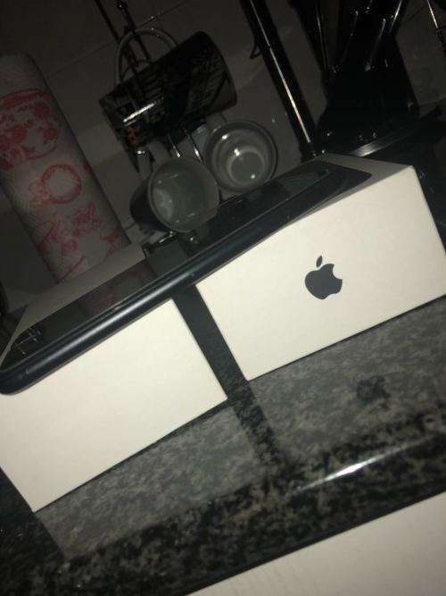 iPhone 7 Matte Black(128GB capacity) *PRESTINE CONDITION * 8/10, comes with BOX and all ACCESSORIES