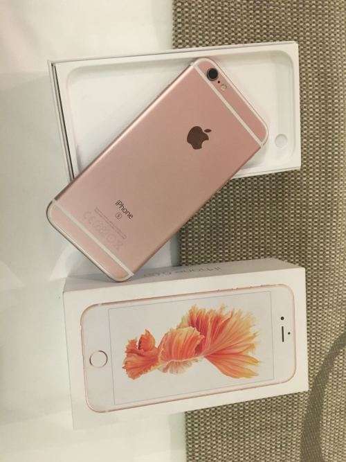 iPhone 6S Rose Gold (64GB capacity) *EXCELLENT CONDITION * 9/10, comes with BOX and charger