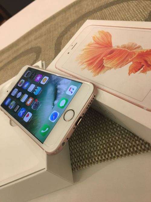 iPhone 6S Rose Gold (64GB capacity) *EXCELLENT CONDITION * 9/10, comes with BOX and charger