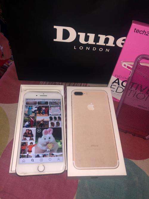 iPhone 7 Plus Gold (128 GB capacity) *ALMOST BRAND NEW* with box & all accessories
