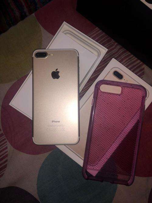 iPhone 7 Plus Gold (128 GB capacity) *ALMOST BRAND NEW* with box & all accessories