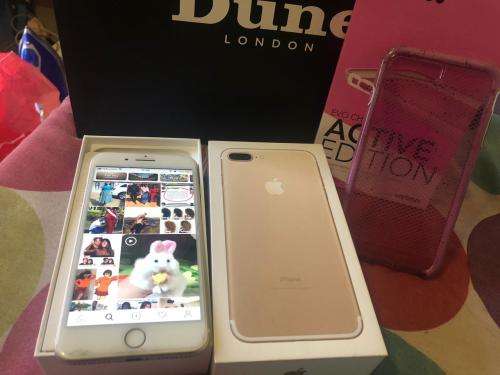 iPhone 7 Plus Gold (128 GB capacity) *ALMOST BRAND NEW* with box & all accessories