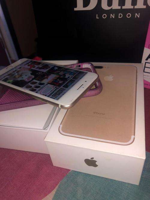 iPhone 7 Plus Gold (128 GB capacity) *ALMOST BRAND NEW* with box & all accessories