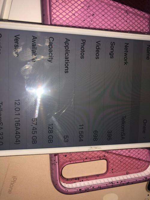 iPhone 7 Plus Gold (128 GB capacity) *ALMOST BRAND NEW* with box & all accessories