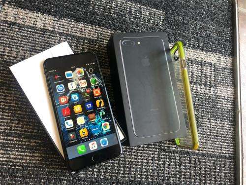 iPhone 7 Plus Jet Black (128 GB capacity) *GREAT CONDITION* with box & accessories