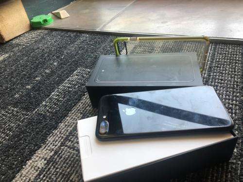 iPhone 7 Plus Jet Black (128 GB capacity) *GREAT CONDITION* with box & accessories