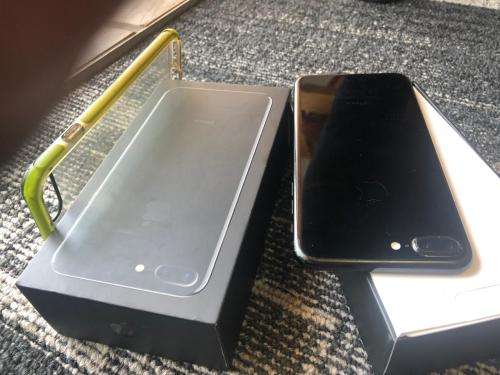 iPhone 7 Plus Jet Black (128 GB capacity) *GREAT CONDITION* with box & accessories
