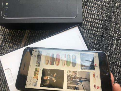 iPhone 7 Plus Jet Black (128 GB capacity) *GREAT CONDITION* with box & accessories