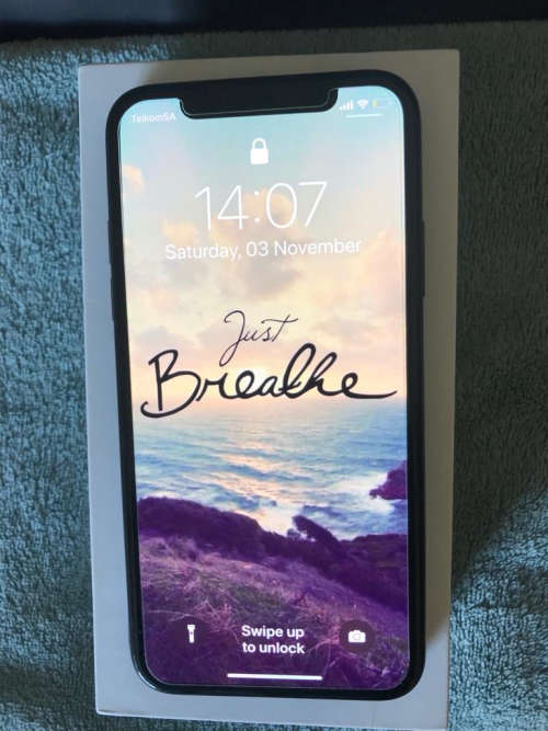 iPhone X, Space Grey (64GB capacity) *EXCELLENT CONDITION * , comes with box & brand new accessories