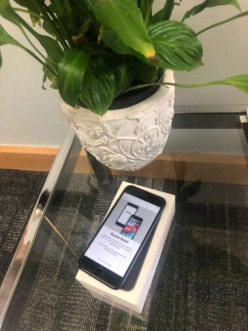 iPhone 7 Matte Black(128GB capacity) *PRESTINE CONDITION * 9/10, comes with box and all accessories