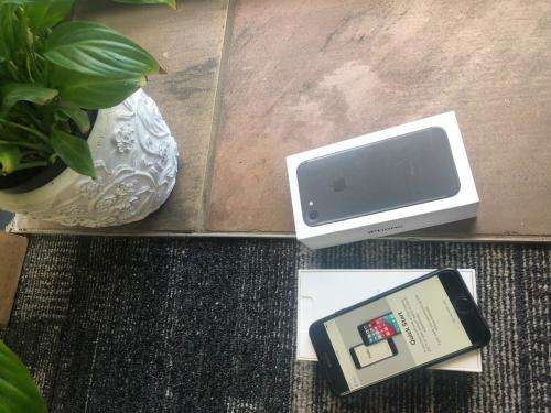 iPhone 7 Matte Black(128GB capacity) *PRESTINE CONDITION * 9/10, comes with box and all accessories