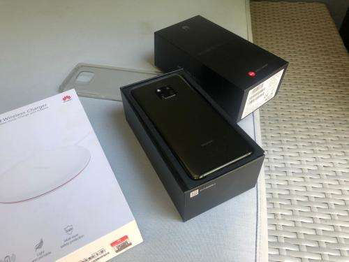 Huawei Mate 20 Pro,128GB *PRESTINE CONDITION * 10/10,comes with box & all ACCESSORIES