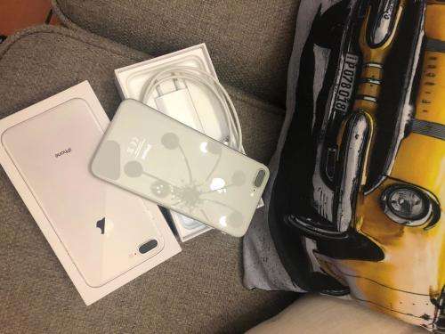 iPhone 8 Plus Silver (64GB capacity) *EXCELLENT CONDITION* + box and all accessories