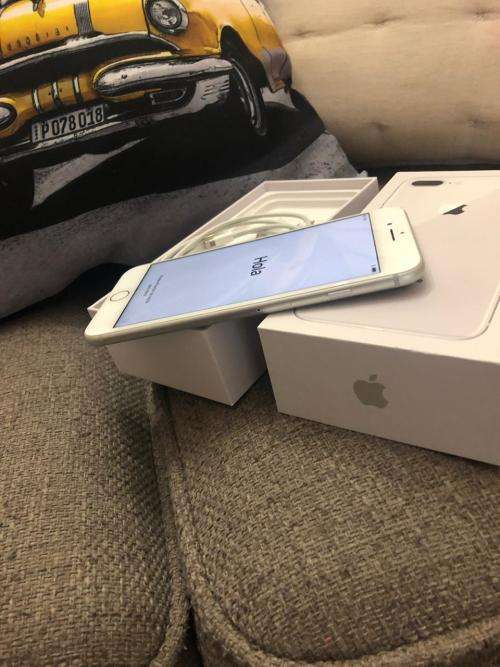 iPhone 8 Plus Silver (64GB capacity) *EXCELLENT CONDITION* + box and all accessories