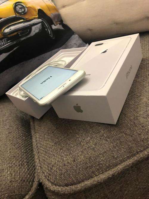 iPhone 8 Plus Silver (64GB capacity) *EXCELLENT CONDITION* + box and all accessories