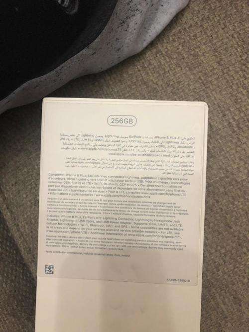 iPhone 8 Plus Silver (64GB capacity) *EXCELLENT CONDITION* + box and all accessories