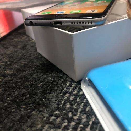 iPhone 6 Plus Silver (64GB capacity) *GREAT CONDITION* + box and all accessories