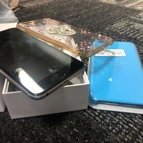 iPhone 6 Plus Silver (64GB capacity) *GREAT CONDITION* + box and all accessories