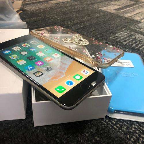 iPhone 6 Plus Silver (64GB capacity) *GREAT CONDITION* + box and all accessories