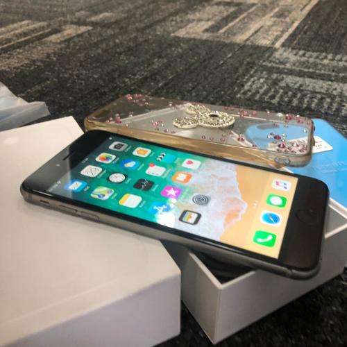 iPhone 6 Plus Silver (64GB capacity) *GREAT CONDITION* + box and all accessories