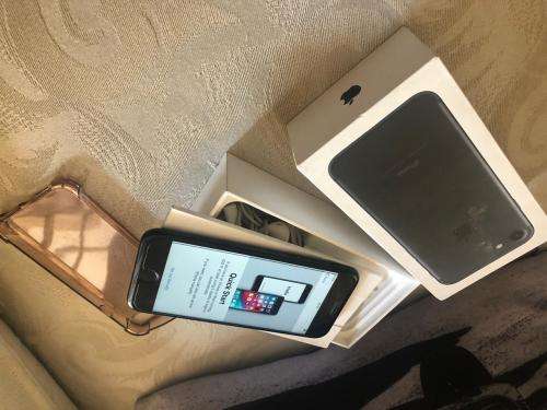 iPhone 7 Matte Black(128GB capacity) *GOOD CONDITION * 8/10, comes with box and accessories