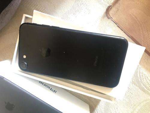 iPhone 7 Matte Black(128GB capacity) *GOOD CONDITION * 8/10, comes with box and accessories