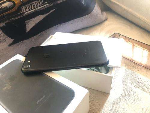 iPhone 7 Matte Black(128GB capacity) *GOOD CONDITION * 8/10, comes with box and accessories