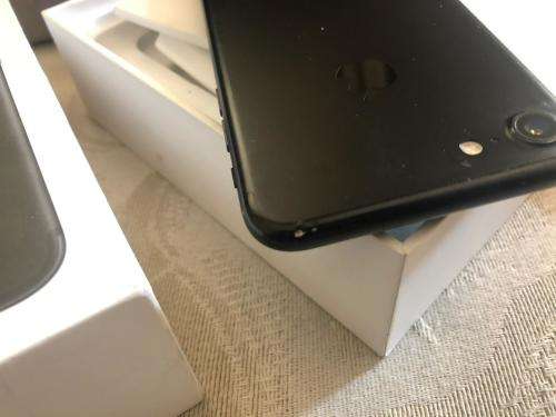 iPhone 7 Matte Black(128GB capacity) *GOOD CONDITION * 8/10, comes with box and accessories