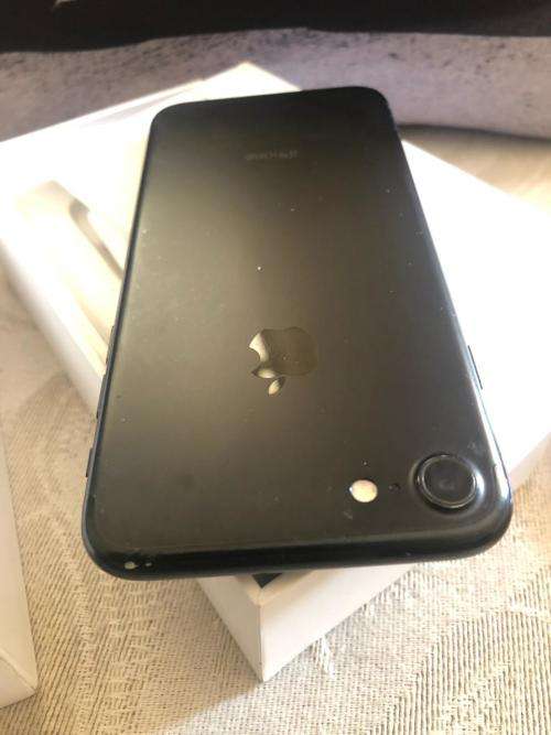 iPhone 7 Matte Black(128GB capacity) *GOOD CONDITION * 8/10, comes with box and accessories