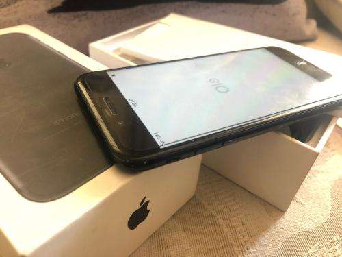 iPhone 7 Matte Black(128GB capacity) *GOOD CONDITION * 8/10, comes with box and accessories