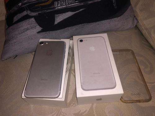 iPhone 7 Silver (32GB capacity) *EXCELLENT CONDITION * , comes with box and accessories