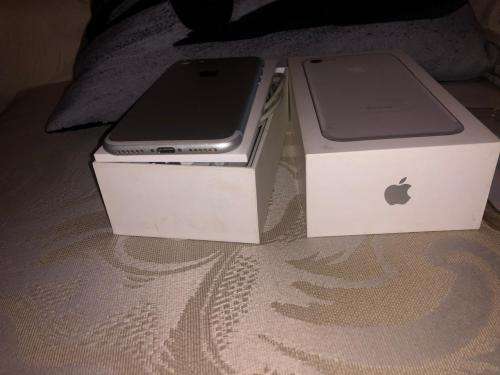 iPhone 7 Silver (32GB capacity) *EXCELLENT CONDITION * , comes with box and accessories