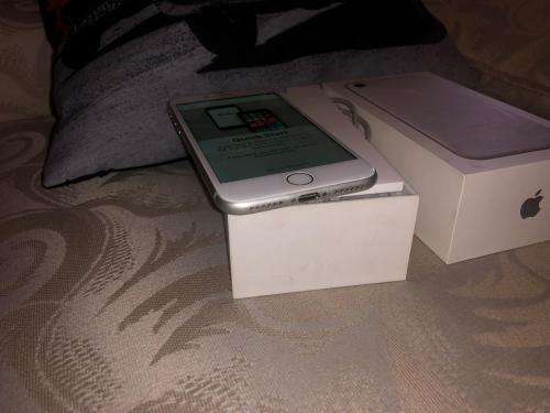 iPhone 7 Silver (32GB capacity) *EXCELLENT CONDITION * , comes with box and accessories