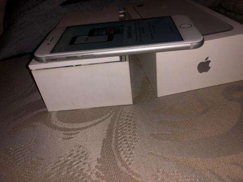 iPhone 7 Silver (32GB capacity) *EXCELLENT CONDITION * , comes with box and accessories
