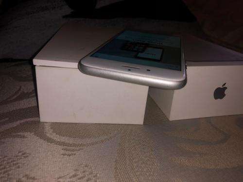 iPhone 7 Silver (32GB capacity) *EXCELLENT CONDITION * , comes with box and accessories