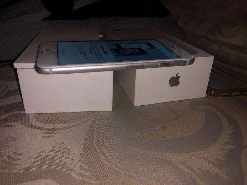 iPhone 7 Silver (32GB capacity) *EXCELLENT CONDITION * , comes with box and accessories