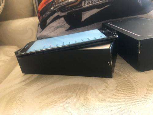 iPhone 7 Plus Jet Black,128GB *EXCELLENT CONDITION * 8/10, comes with box & ACCESSORIES