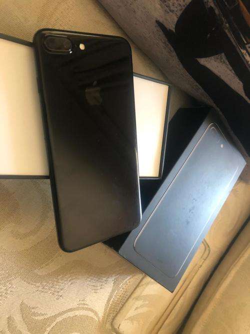 iPhone 7 Plus Jet Black,128GB *EXCELLENT CONDITION * 8/10, comes with box & ACCESSORIES