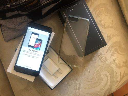 iPhone 7 Plus Jet Black,128GB *EXCELLENT CONDITION * 8/10, comes with box & ACCESSORIES
