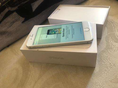 iPhone 6S Silver(32GB capacity) *LOOKS BRAND NEW * 10/10, comes with box and accessories