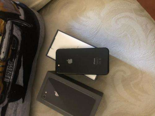 iPhone 8 Space Grey(64GB capacity) *LOOKS BRAND NEW *, comes with box and accessories