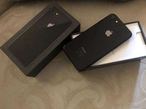 iPhone 8 Space Grey(64GB capacity) *LOOKS BRAND NEW *, comes with box and accessories