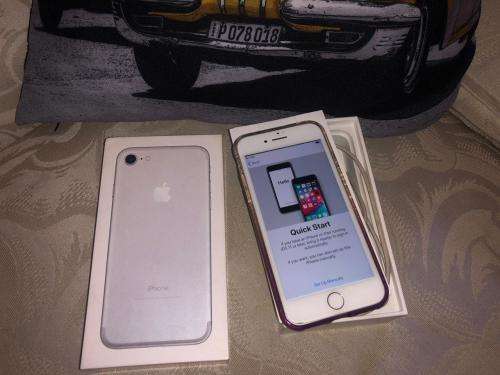 iPhone 7 Silver (32GB capacity) *GREAT CONDITION * , comes with box and all accessories