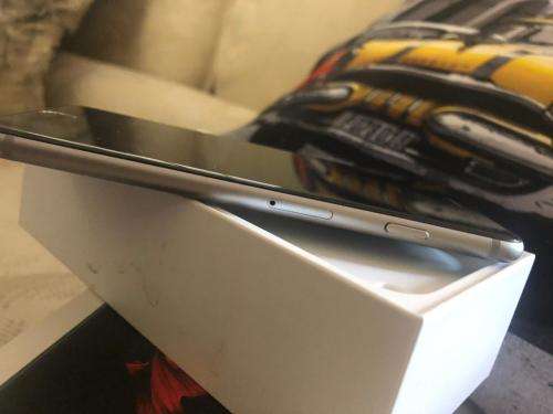 iPhone 6S Space Grey (16GB capacity) *GREAT CONDITION* + box and all accessories