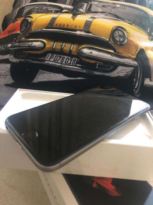 iPhone 6S Space Grey (16GB capacity) *GREAT CONDITION* + box and all accessories